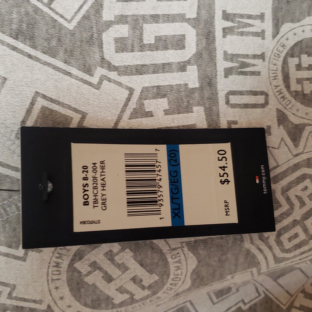 Boys Tommy Hilfiger Hoodie. New With Tag, Size XL , Color Gray. - Picture 3 of 4